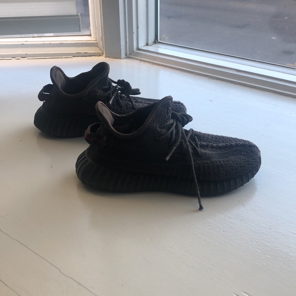 Boys /unisex yeezy boost size 13 sneakers blck